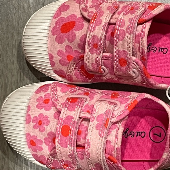 Cat & Jack- girl shoes. Size 7 for infants. Flowery design. Velcro straps. NWT. - Picture 3 of 5